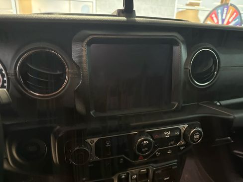 Used 2023 Jeep Wrangler Unlimited Sahara AWD/4WD image 11