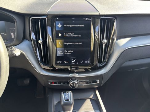 Used 2018 Volvo XC60 T5 Momentum w/ Protection Package Premier image 13