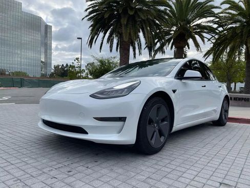 Used 2021 Tesla Model 3 Standard Range Plus RWD image 2