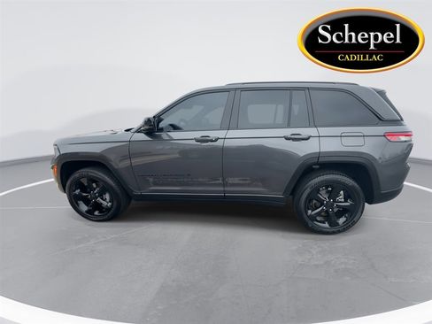 Used 2025 Jeep Grand Cherokee Altitude image 5