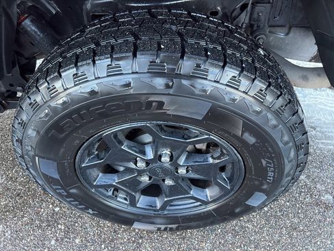 Used 2021 Jeep Gladiator Willys image 9