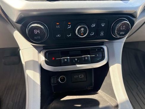 Used 2023 GMC Acadia SLE w/ Driver Convenience Package FWD image 24