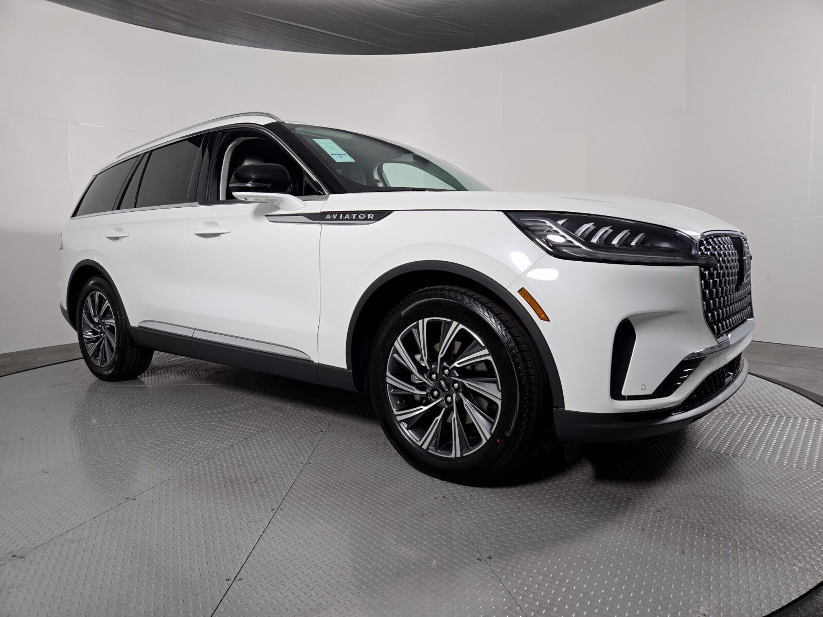 New 2027 Lincoln Aviator 2WD image 2