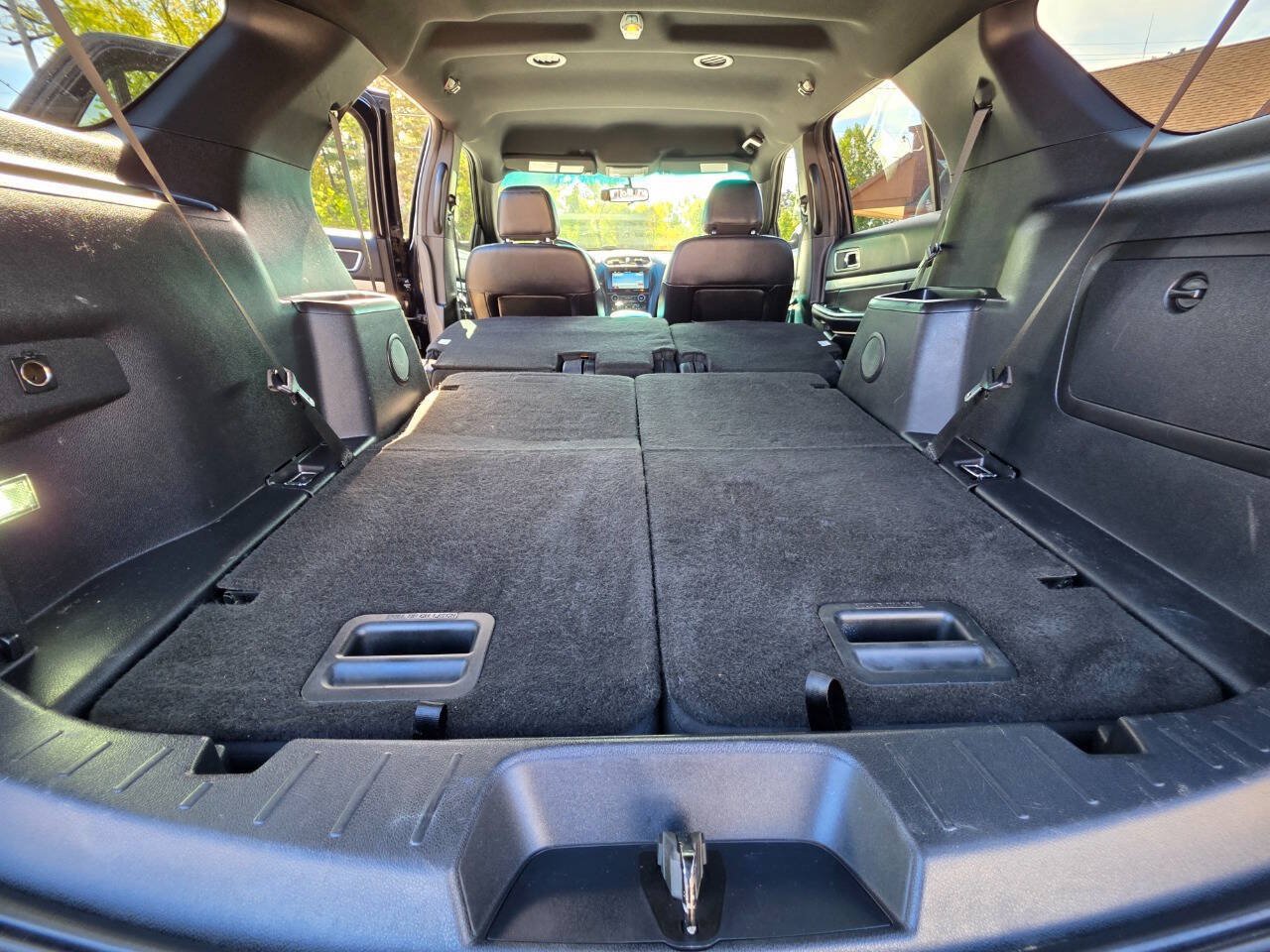 Used 2017 Ford Explorer XLT w/ Equipment Group 202A FWD image 27