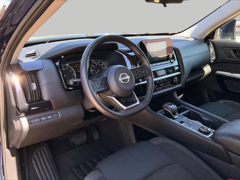 Used 2025 Nissan Pathfinder SV AWD/4WD image 15