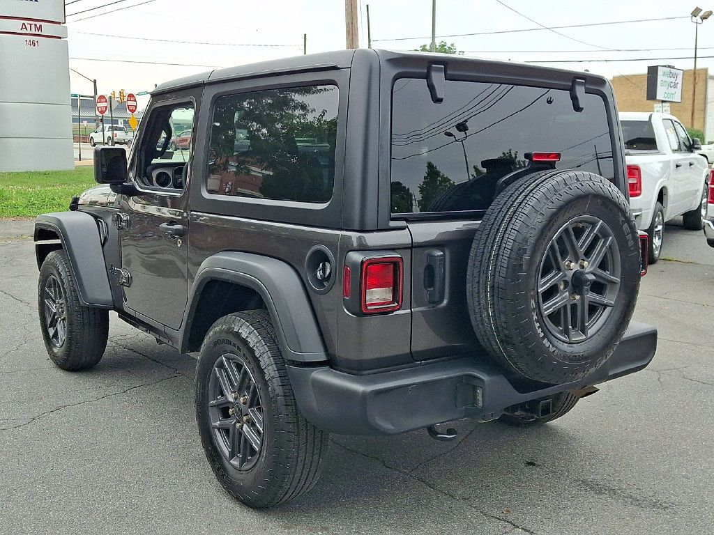 Used 2025 Jeep Wrangler Sport AWD/4WD image 7