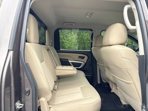 Used 2017 Nissan Titan SV AWD/4WD image 31