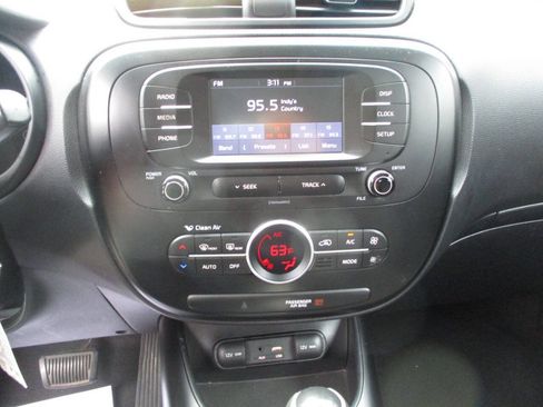 Used 2017 Kia Soul + FWD image 13