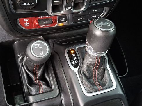 Used 2018 Jeep Wrangler Unlimited Rubicon AWD/4WD image 14