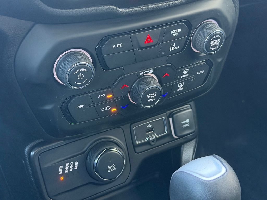Certified 2022 Jeep Renegade Latitude AWD/4WD image 18