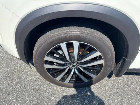Used 2024 Nissan Pathfinder Platinum FWD image 13