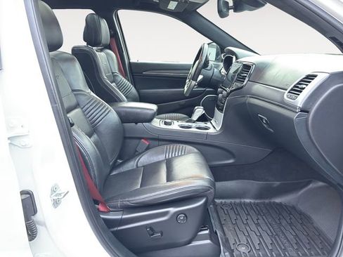 Used 2020 Jeep Grand Cherokee SRT image 15