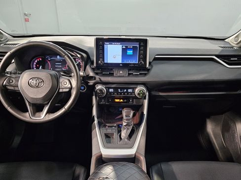 Used 2019 Toyota RAV4 Limited w/ Cold Weather Package FWD image 10