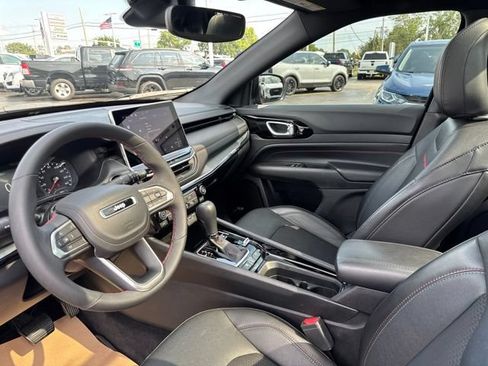 Used 2023 Jeep Compass Trailhawk w/ Sun and Sound Group AWD/4WD image 10