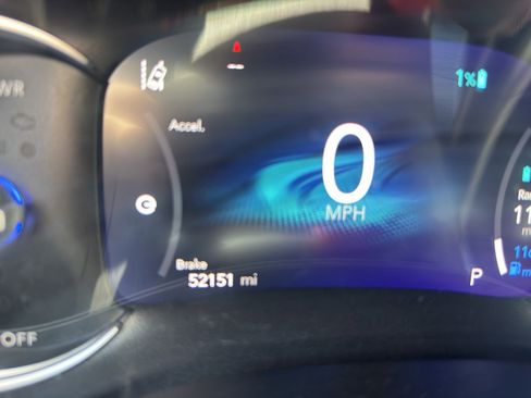 Used 2024 Chrysler Pacifica Limited FWD image 16