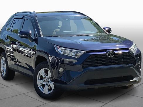 Used 2019 Toyota RAV4 XLE w/ Convenience Package FWD image 3