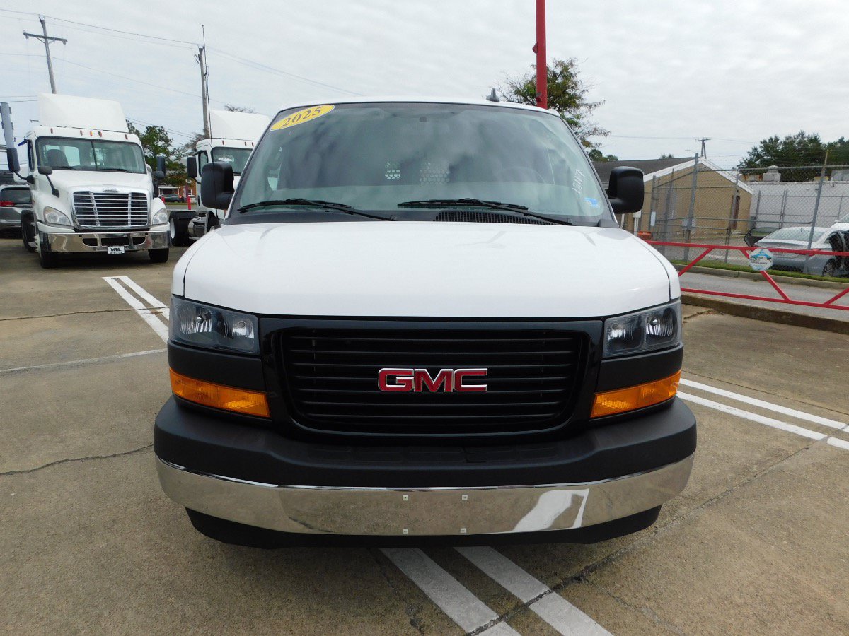 Used 2025 GMC Savana 2500 w/ Driver Convenience Package RWD image 6