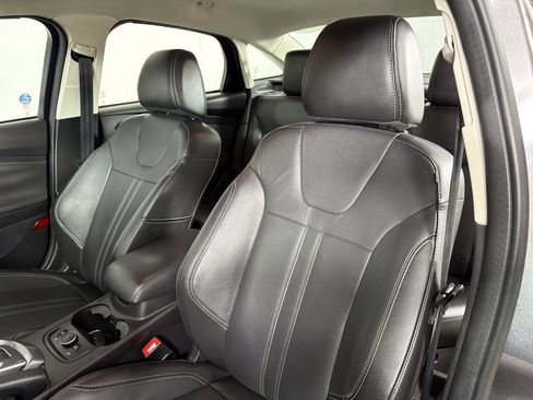 Used 2014 Ford Focus Titanium FWD image 11