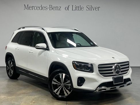 Used 2025 Mercedes-Benz GLB 250 4MATIC image 8