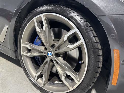 Used 2020 BMW M550i xDrive image 44