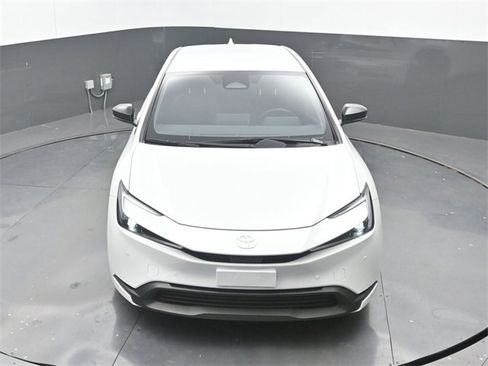 Used 2025 Toyota Prius LE image 27