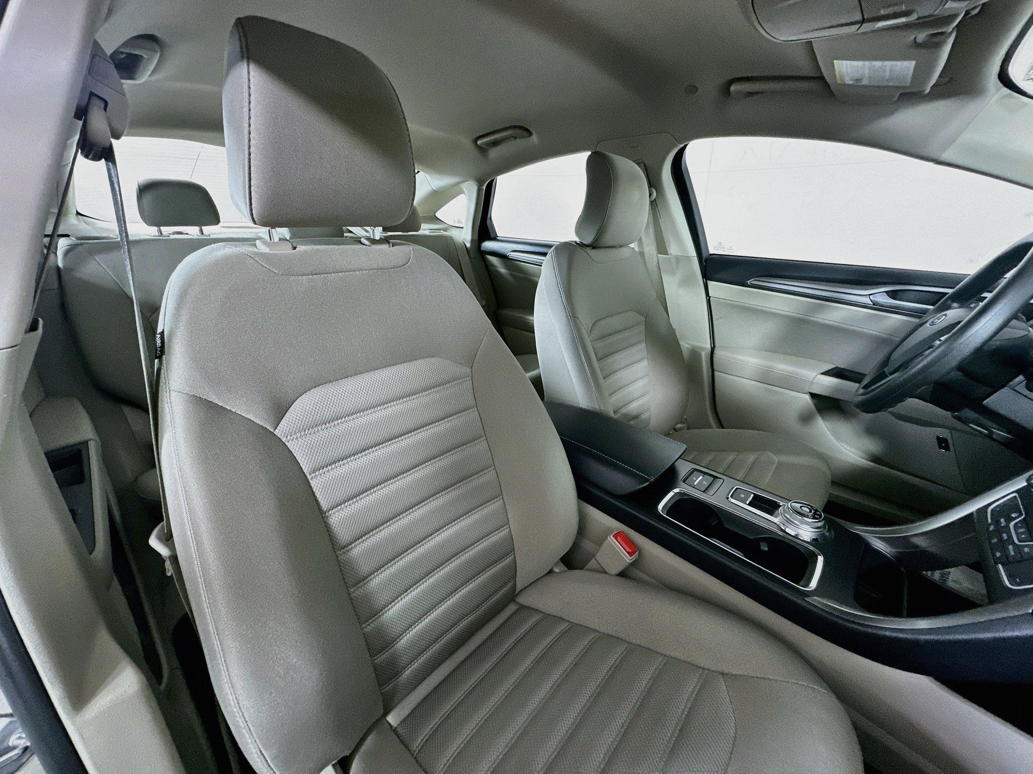 Used 2019 Ford Fusion SE FWD image 26