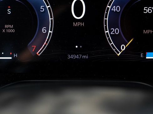 Used 2021 Jeep Grand Cherokee L Limited w/ Luxury Tech Group II image 3