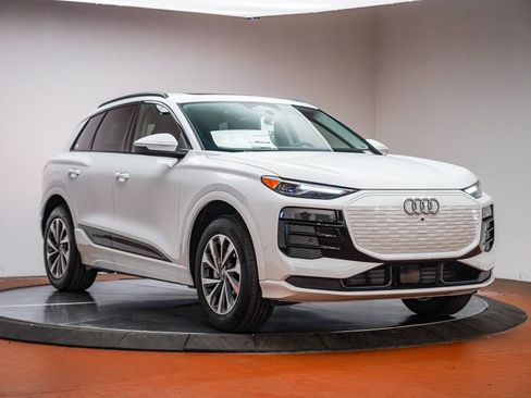 New 2025 Audi Q6 e-tron Premium image 4