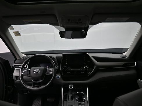 Used 2021 Toyota Highlander XLE image 27