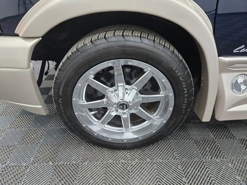 Used 2023 GMC Savana 2500 image 13