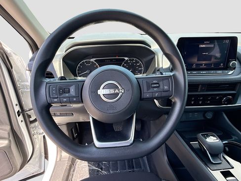 Used 2024 Nissan Rogue S FWD image 38