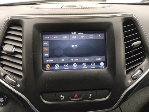 Used 2021 Jeep Cherokee Latitude Plus AWD/4WD image 25