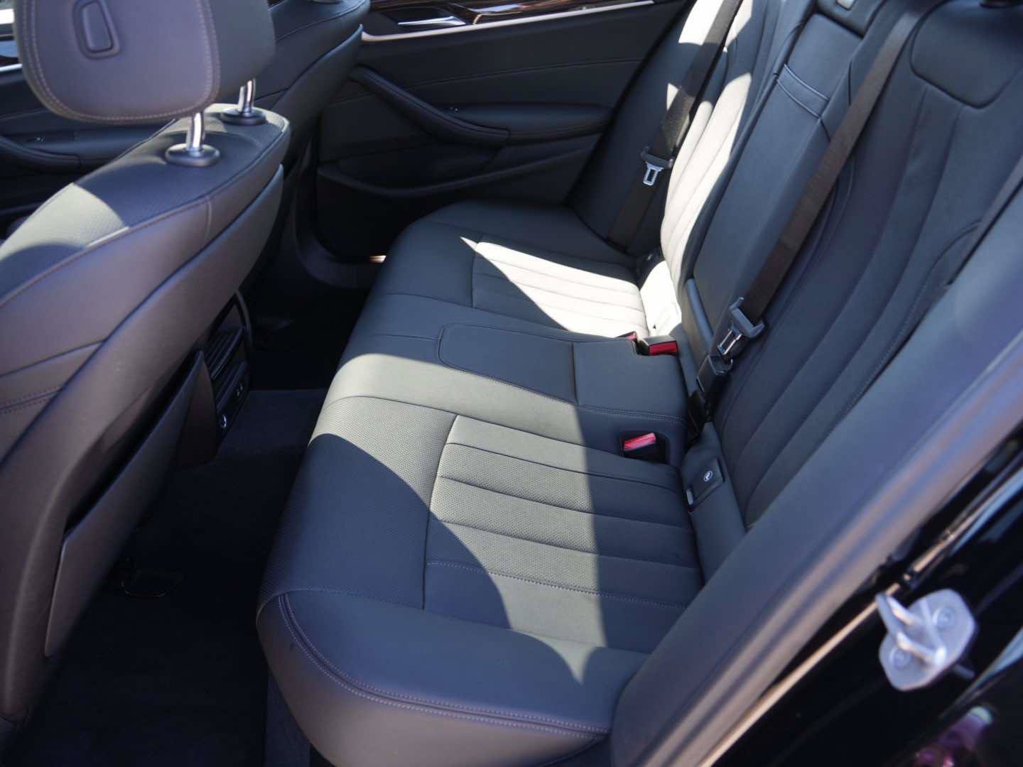 Used 2023 BMW 530i w/ Convenience Package RWD image 22