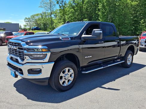 Used 2025 RAM 2500 Big Horn AWD/4WD image 3