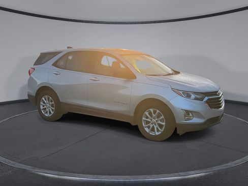 Used 2020 Chevrolet Equinox LS FWD image 2