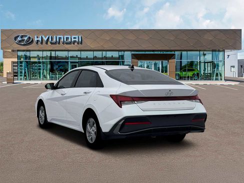 New 2026 Hyundai Elantra SE FWD image 5