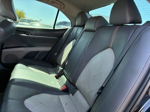 Used 2018 Toyota Camry XLE FWD image 21