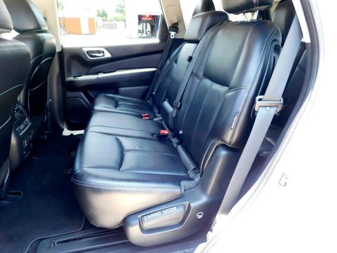 Used 2018 Nissan Pathfinder SL image 16