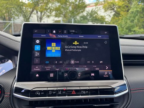 Used 2025 Jeep Compass Trailhawk image 21