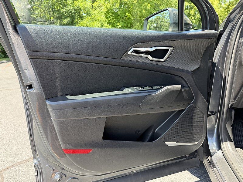 Used 2023 Kia Sportage LX AWD/4WD image 28