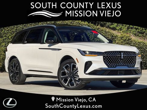 Used 2025 Lincoln Nautilus Reserve AWD/4WD image 1
