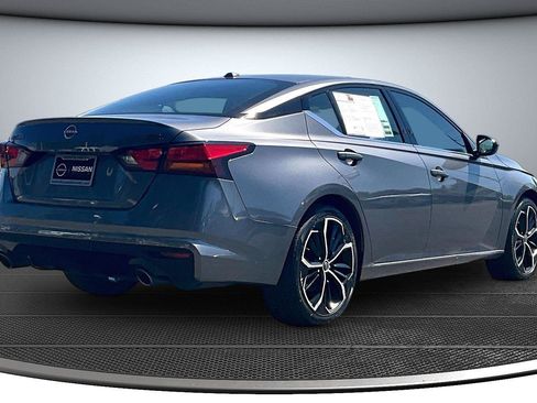 Used 2024 Nissan Altima 2.5 SR FWD image 7