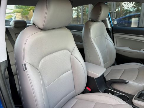 Used 2017 Hyundai Elantra Limited image 23