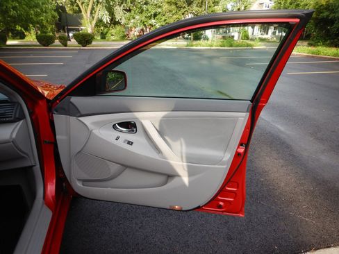 Used 2011 Toyota Camry LE w/ LE Extra-Value Pkg FWD image 17