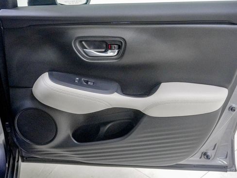 Certified 2026 Honda HR-V LX image 30