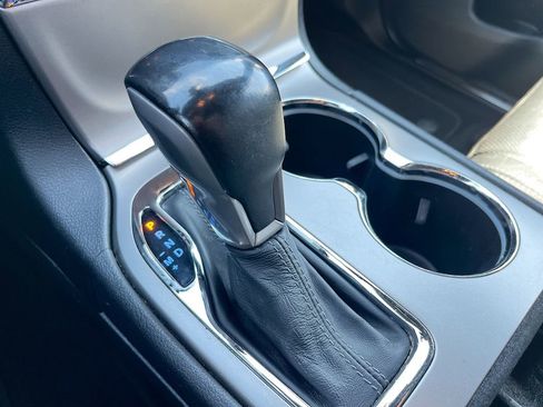 Used 2019 Jeep Grand Cherokee Overland RWD image 17