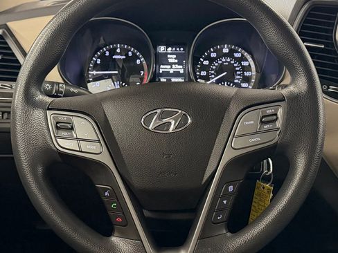 Used 2018 Hyundai Santa Fe SE AWD/4WD image 16