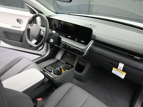 New 2025 Hyundai Ioniq 5 SEL image 12