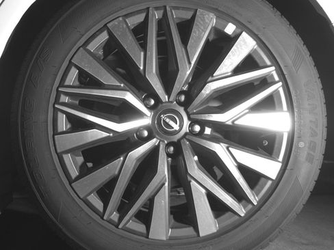 Used 2025 Nissan Altima 2.5 SV FWD image 14