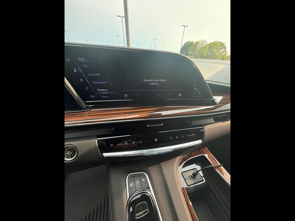 Used 2023 Cadillac Escalade Premium Luxury AWD/4WD image 4